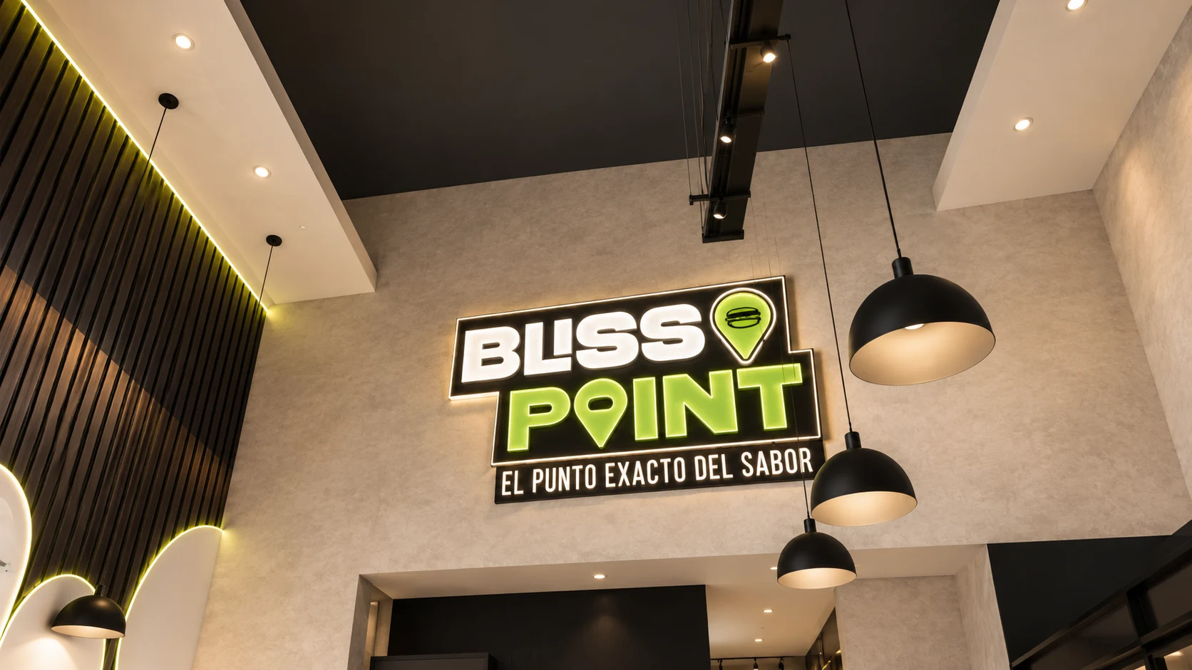 Logo Bliss Point entre luces cálidas